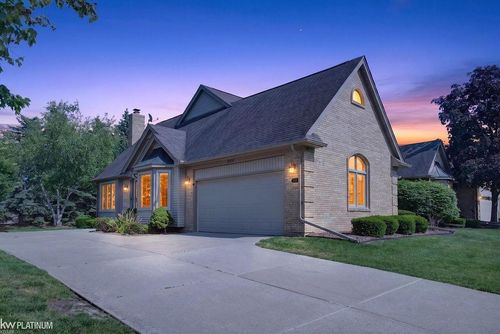 54532 Cambridge Dr, Shelby Twp, MI, 48315-1608 | Card Image
