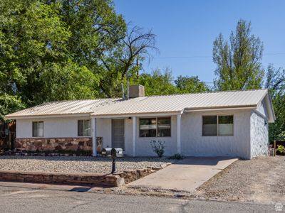 504 Sundial Dr, Home with 3 bedrooms, 3 bathrooms and 2 parking in Moab UT | Image 2