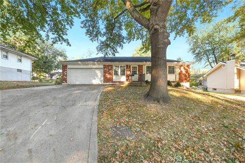 16800 E 31st St S, Independence, MO, 64055-2913 | Card Image