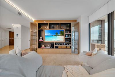 1112 - 88 Sw 7th St, Condo with 3 bedrooms, 3 bathrooms and null parking in Miami FL | Image 2