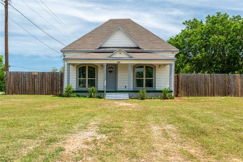101 S Walnut Ave, Petrolia, TX, 76377 | Card Image
