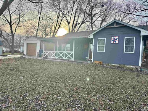 621 Illinois St, Alma, KS, 66401-9698 | Card Image