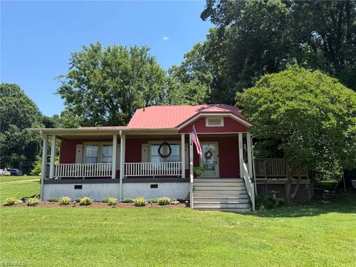 1058 N Main St, Walnut Cove, NC, 27052-9312 | Card Image