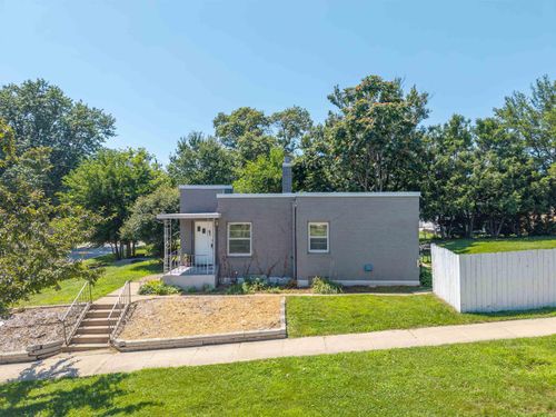 603 W 18th St, Cedar Falls, IA, 50613-3808 | Card Image
