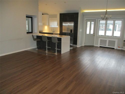 99 N Strathmore St, Valley Stream, NY, 11581 | Card Image