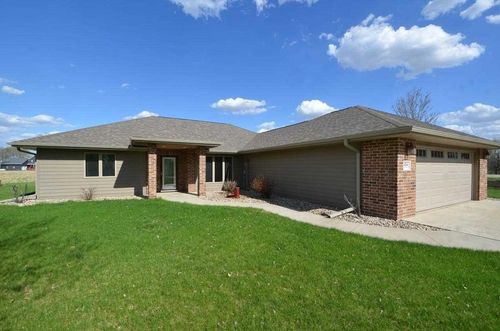404 Country Club Ln, Spencer, IA, 51301-6139 | Card Image