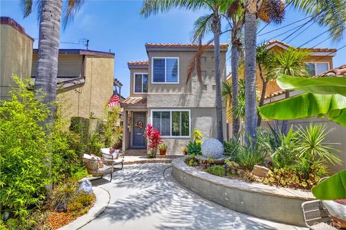 330 Ultimo Ave, Long Beach, CA, 90814-3200 | Card Image