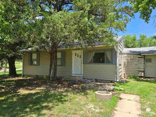535 Layton Ln, Enterprise, KS, 67441-9045 | Card Image