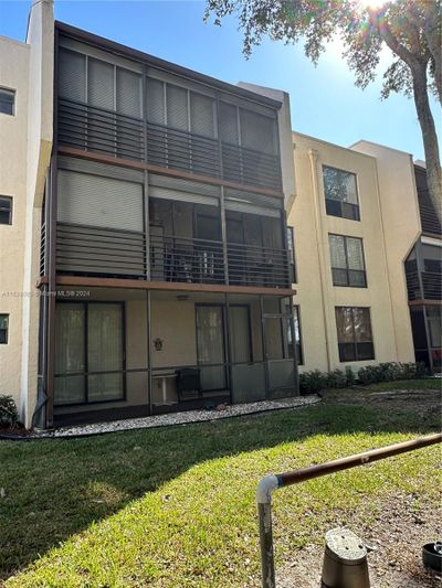 202 - 6701 N University Dr, Condo with 2 bedrooms, 2 bathrooms and null parking in Tamarac FL | Image 2