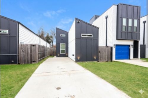 2216 Dyson St, Dallas, TX, 75215-5134 | Card Image