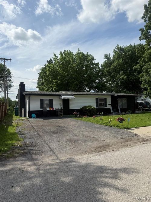 129 Saint Thomas Ln, East Saint Louis, IL, 62206-1801 | Card Image