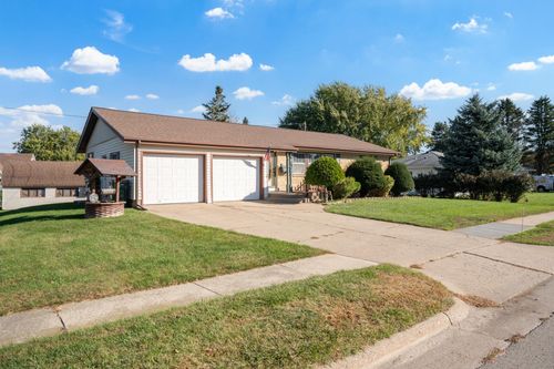 19 5th St Se, Eyota, MN, 55934-2926 | Card Image