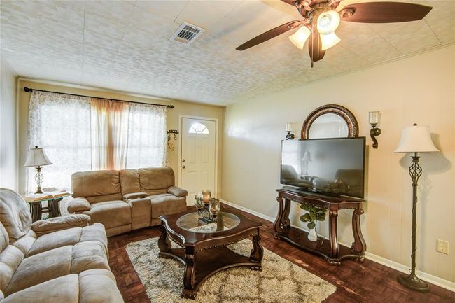 131 Laurel St, House other with 4 bedrooms, 1 bathrooms and 1 parking in Lake Jackson TX | Image 5