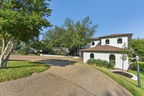 319 Hazeltine Dr, Lakeway, TX, 78734-4629 | Card Image