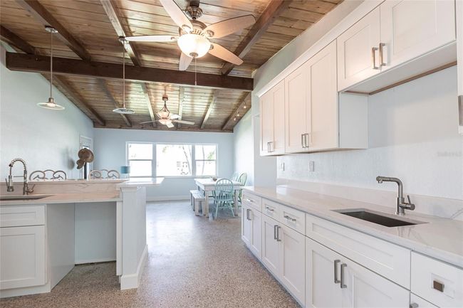 2703 Avenue B, House other with 3 bedrooms, 2 bathrooms and null parking in HOLMES BEACH FL | Image 4