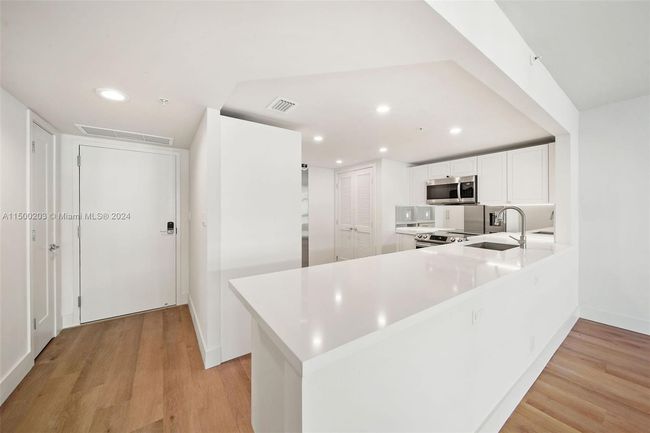 APT-402 - 555 Ne 34 Th St, Condo with 2 bedrooms, 2 bathrooms and null parking in Miami FL | Image 15