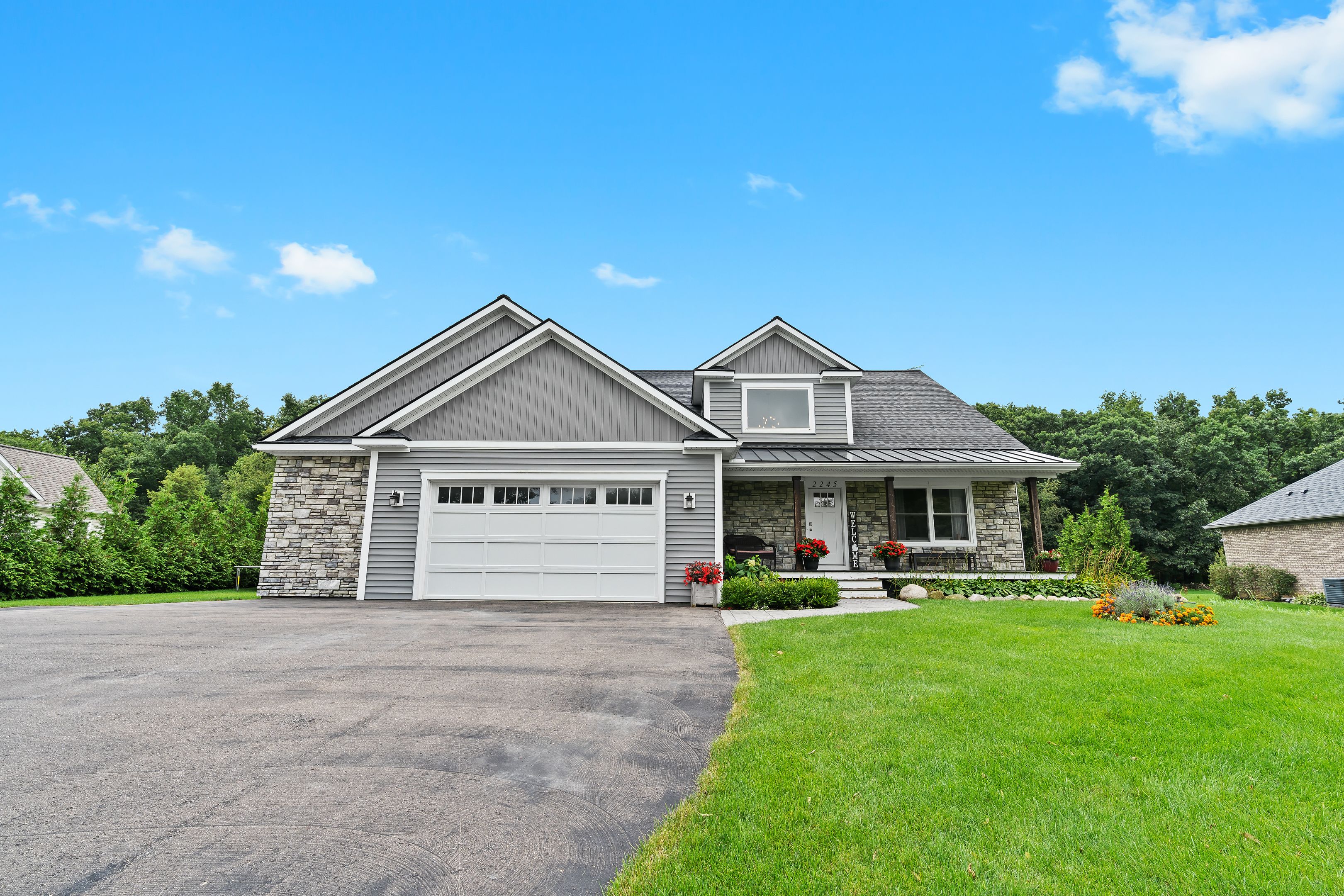White Hawk Trl, Howell, MI 48843