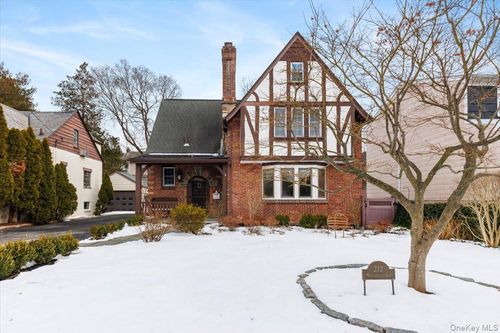 212 Manhattan Ave, Tuckahoe, NY, 10707-1613 | Card Image