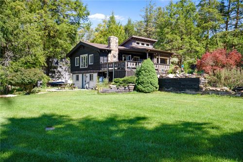 411 Peninsula Dr, Central City, PA, 15926-9360 | Card Image