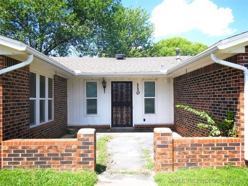 110 8th St, S Coffeyville, OK, 74072 | Card Image