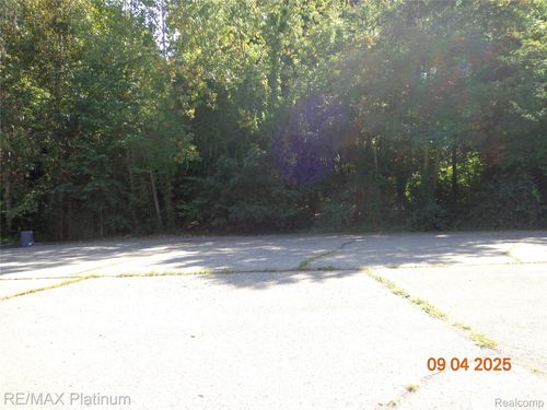 1928 Mist Wood Dr, Howell, MI, 48843-8141 | Card Image