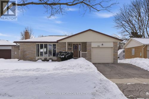 15 Confederation Dr, Kitchener, ON, N2B2X3 | Card Image