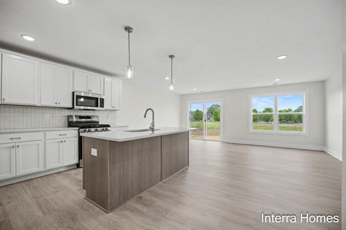 15-916 Indiana Ave, South Haven, MI, 49090-1736 | Card Image