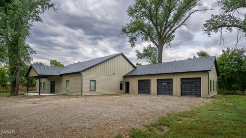 3245 River Place Drive N, Mandan, ND, 58554 | Card Image