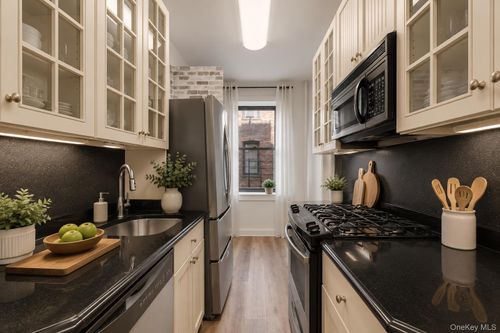 3m-37-21 80th St, Jackson Heights, NY, 11372-6880 | Card Image