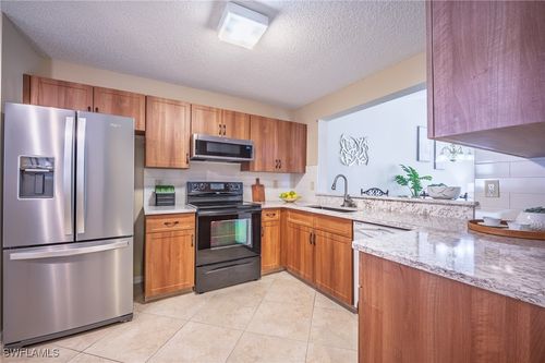 apt-204-613 Squire Cir, NAPLES, FL, 34104-6562 | Card Image