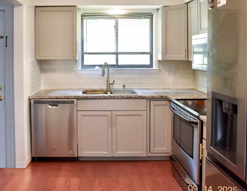 8-8 Tamarack Ln, Woodbury, CT, 06798-3211 | Card Image