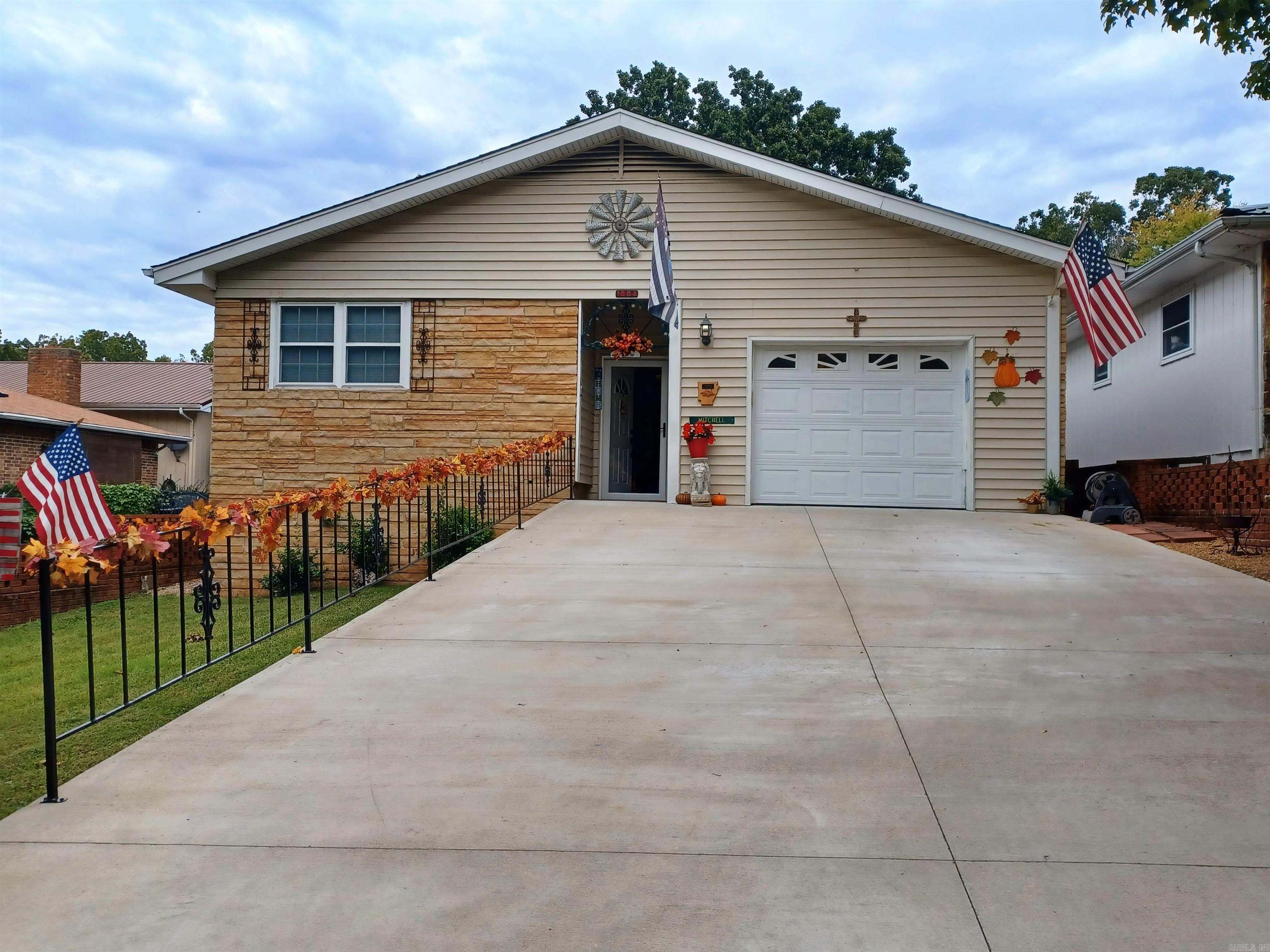 Manor Dr, Horseshoe Bend, AR 72512