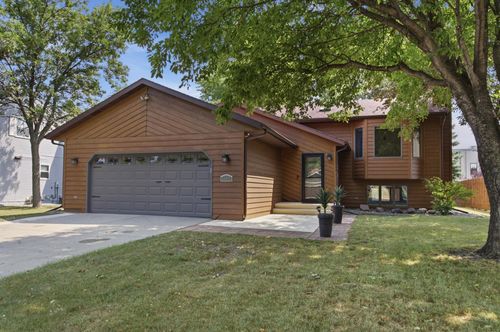 2522 34th Ave S, Fargo, ND, 58104-8803 | Card Image