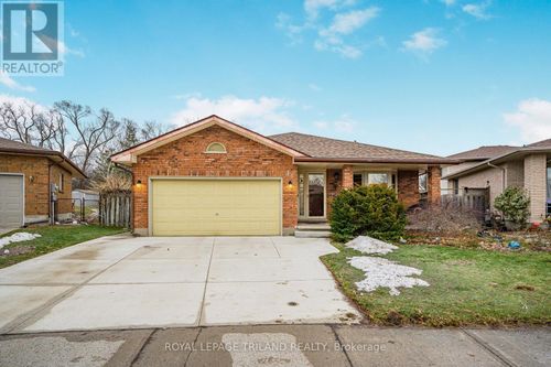 96 Golfdale Cres, London, ON, N6C5P5 | Card Image