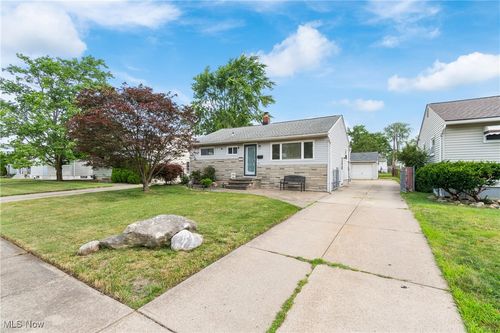 15924 Richard Dr, Brook Park, OH, 44142-3370 | Card Image