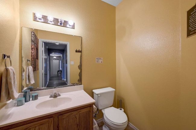 guest half bath | Image 17