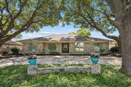 8716 Echo Valley Dr, Dallas, TX, 75243-7206 | Card Image