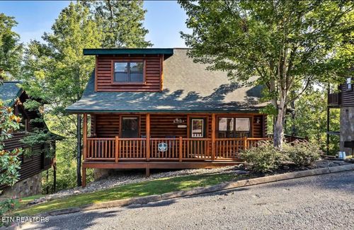2021 Bear Creek Way, Pigeon Forge, TN, 37862-7464 | Card Image