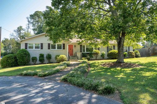 2 Selwyn Dr, Greenville, SC, 29615-1727 | Card Image