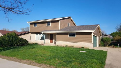 8030 S Waring Drive, Oak Creek, WI, 53154 | Card Image