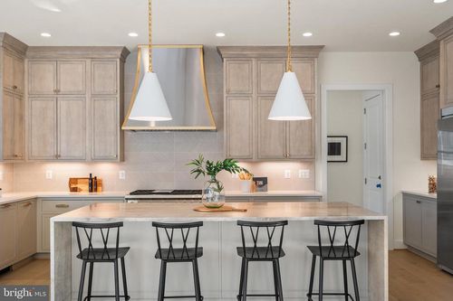 8619 Redwood Dr, VIENNA, VA, 22180-6825 | Card Image