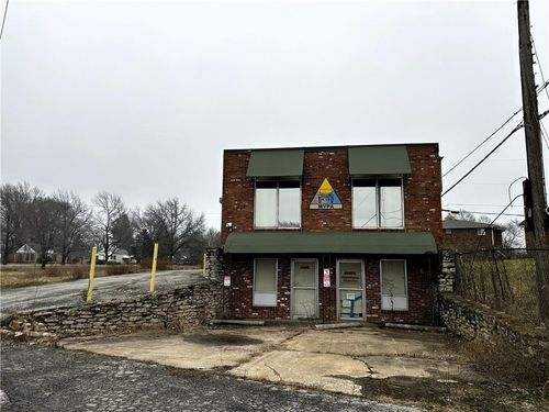 3305 S Blue Ridge Cut Off, Independence, MO, 64055-6101 | Card Image