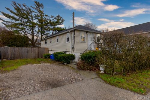 27 Pearsall Pl, Babylon, NY, 11702-2907 | Card Image