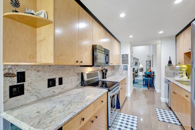 6700 Versailles Ct, Condo with 3 bedrooms, 3 bathrooms and null parking in Lake Worth FL | Image 22