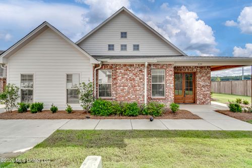 220 Freedom Ring Dr, Brandon, MS, 39047-1809 | Card Image