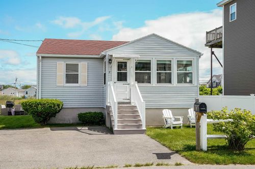 8 Red Coat Ln, Hampton, NH, 03842-4243 | Card Image
