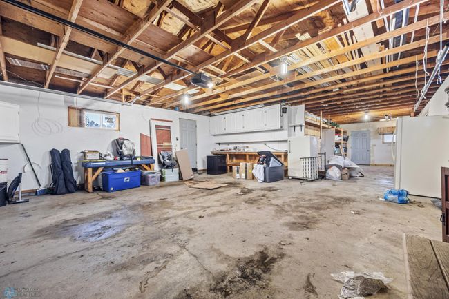 3 stall garage | Image 21