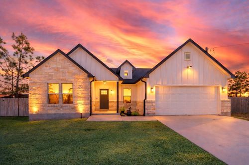 111 Tree Top Ln, Smithville, TX, 78957-5168 | Card Image