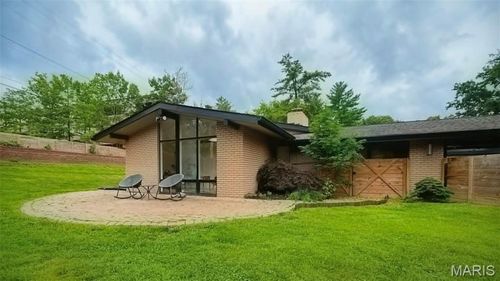 2 Sunswept Dr, Creve Coeur, MO, 63141-7835 | Card Image