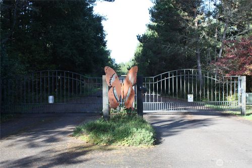 15710 J Pl, Long Beach, WA, 98631-6422 | Card Image